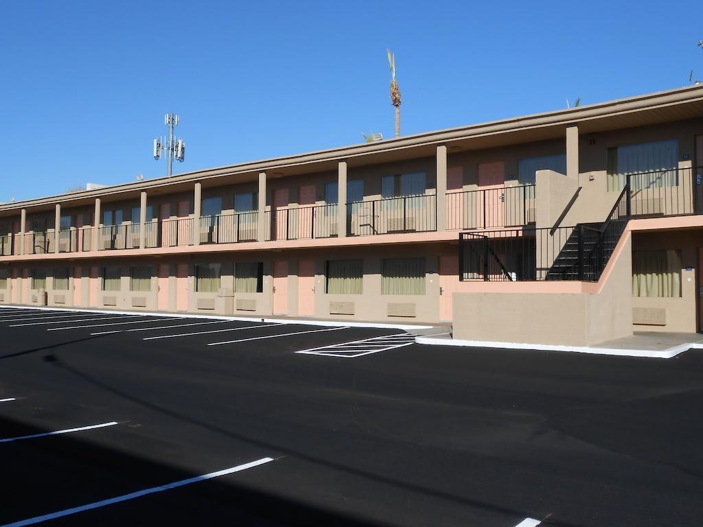 Rodeway Inn Phoenix North I-17 Exterior photo