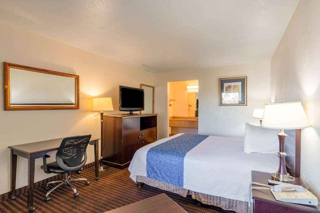 Rodeway Inn Phoenix North I-17 Room photo